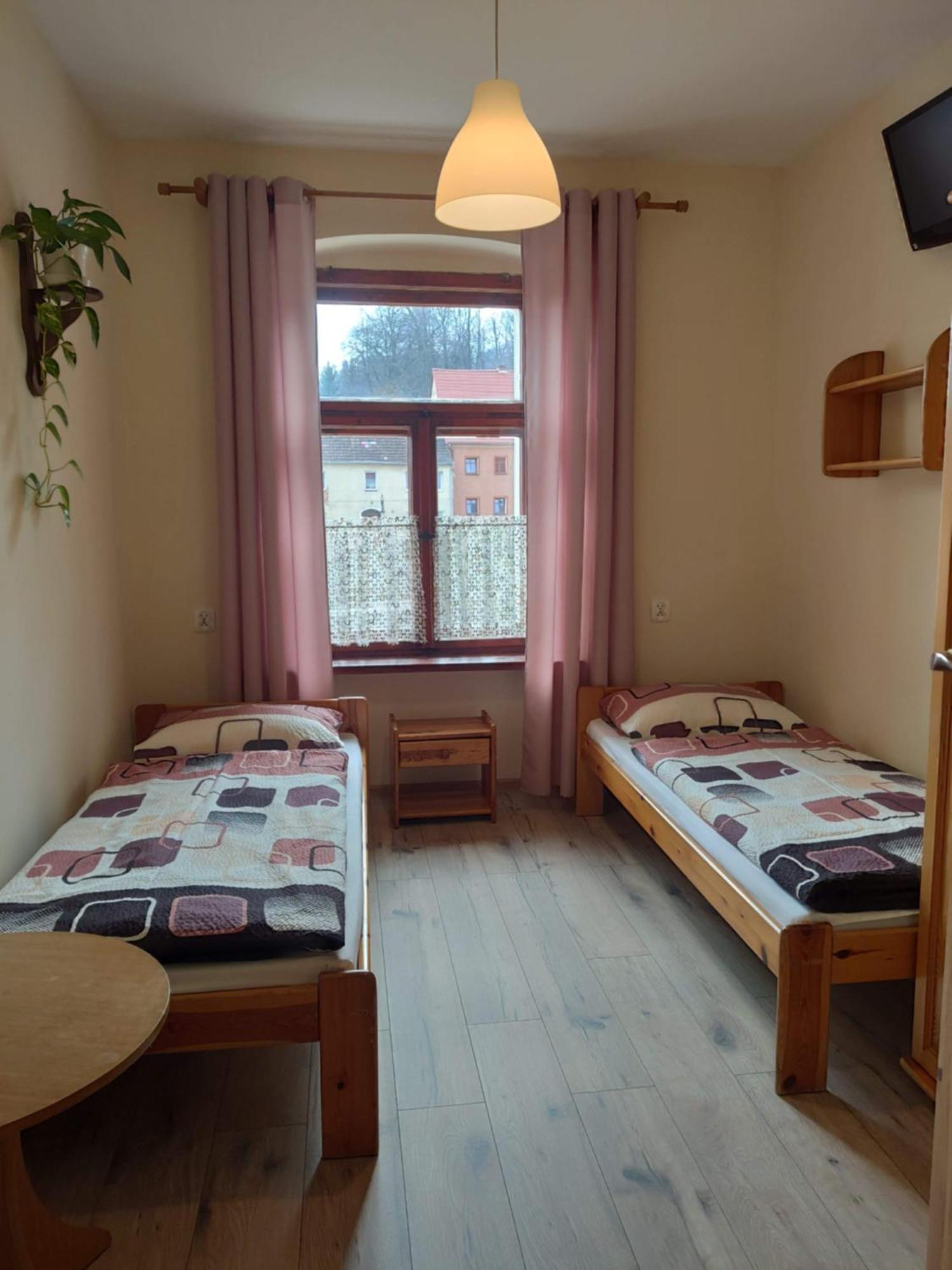 Apartamenty I Pokoje Goscinne "Wacus" Сребрна-Ґура Екстер'єр фото
