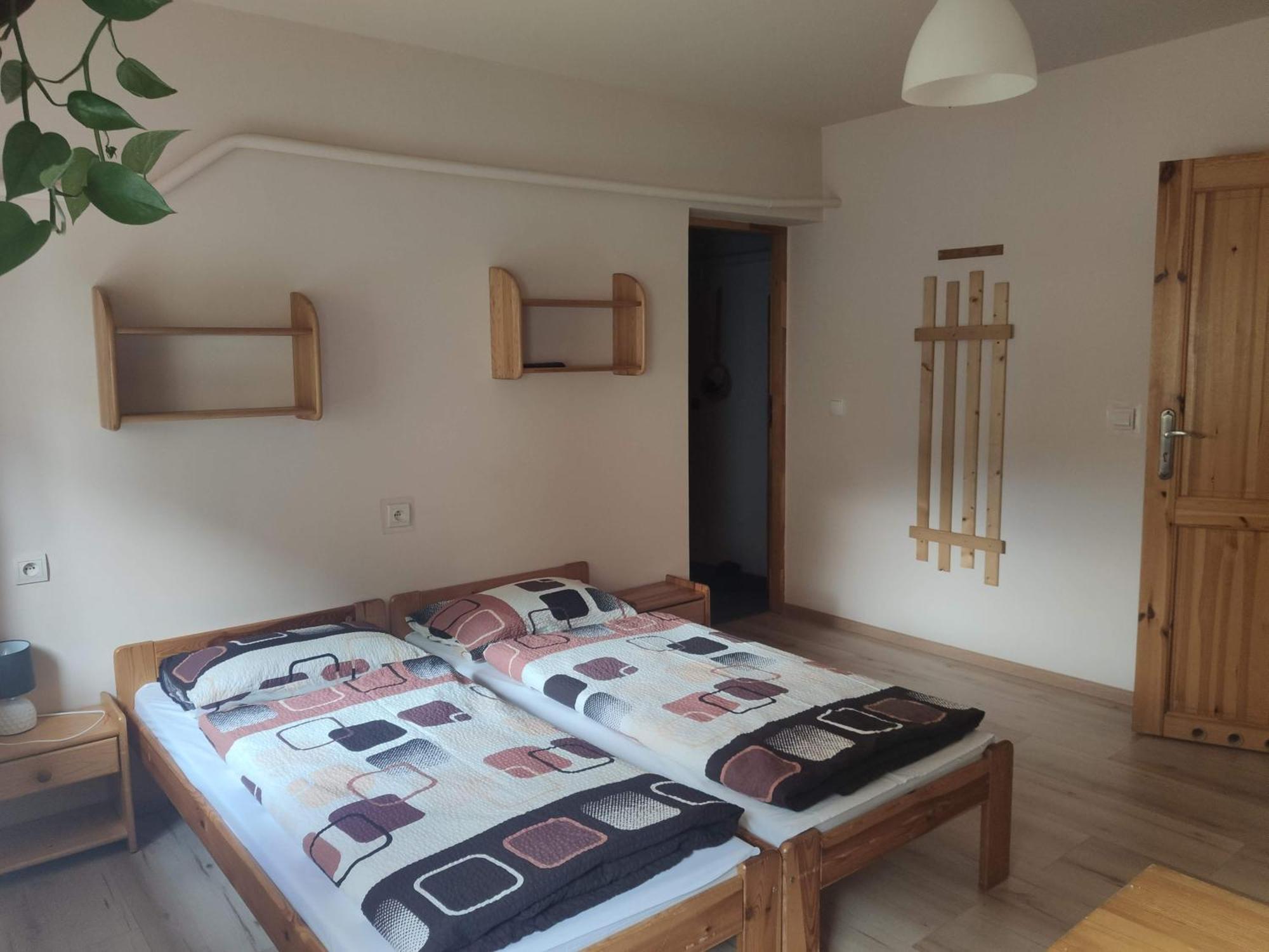 Apartamenty I Pokoje Goscinne "Wacus" Сребрна-Ґура Екстер'єр фото
