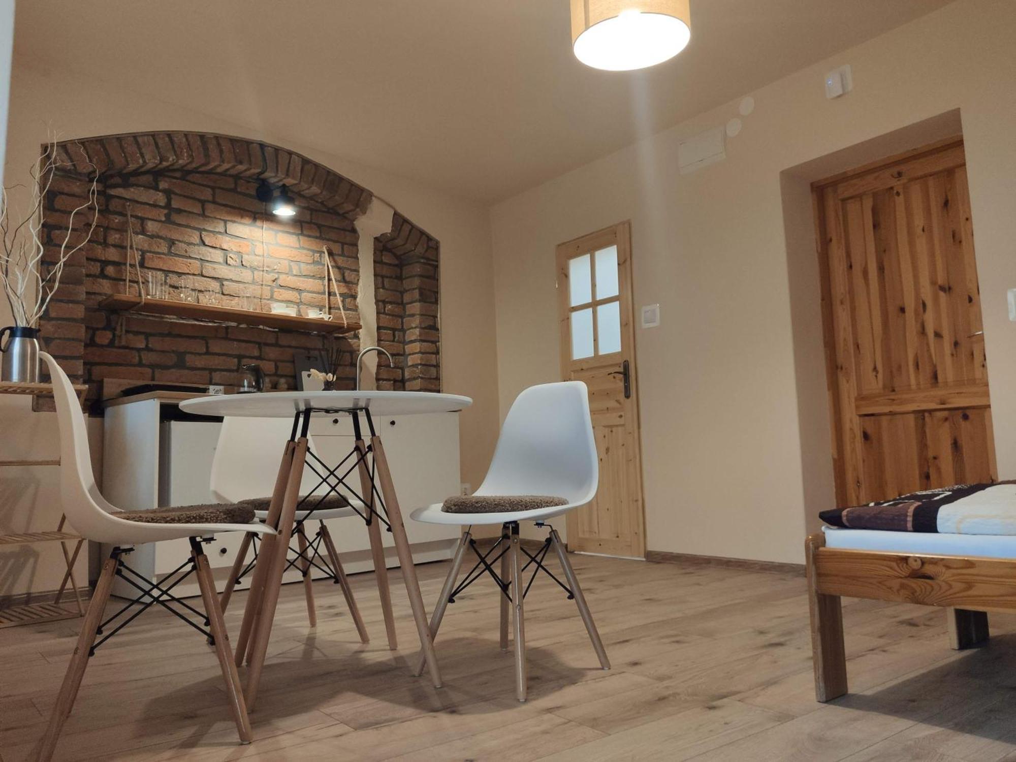 Apartamenty I Pokoje Goscinne "Wacus" Сребрна-Ґура Екстер'єр фото