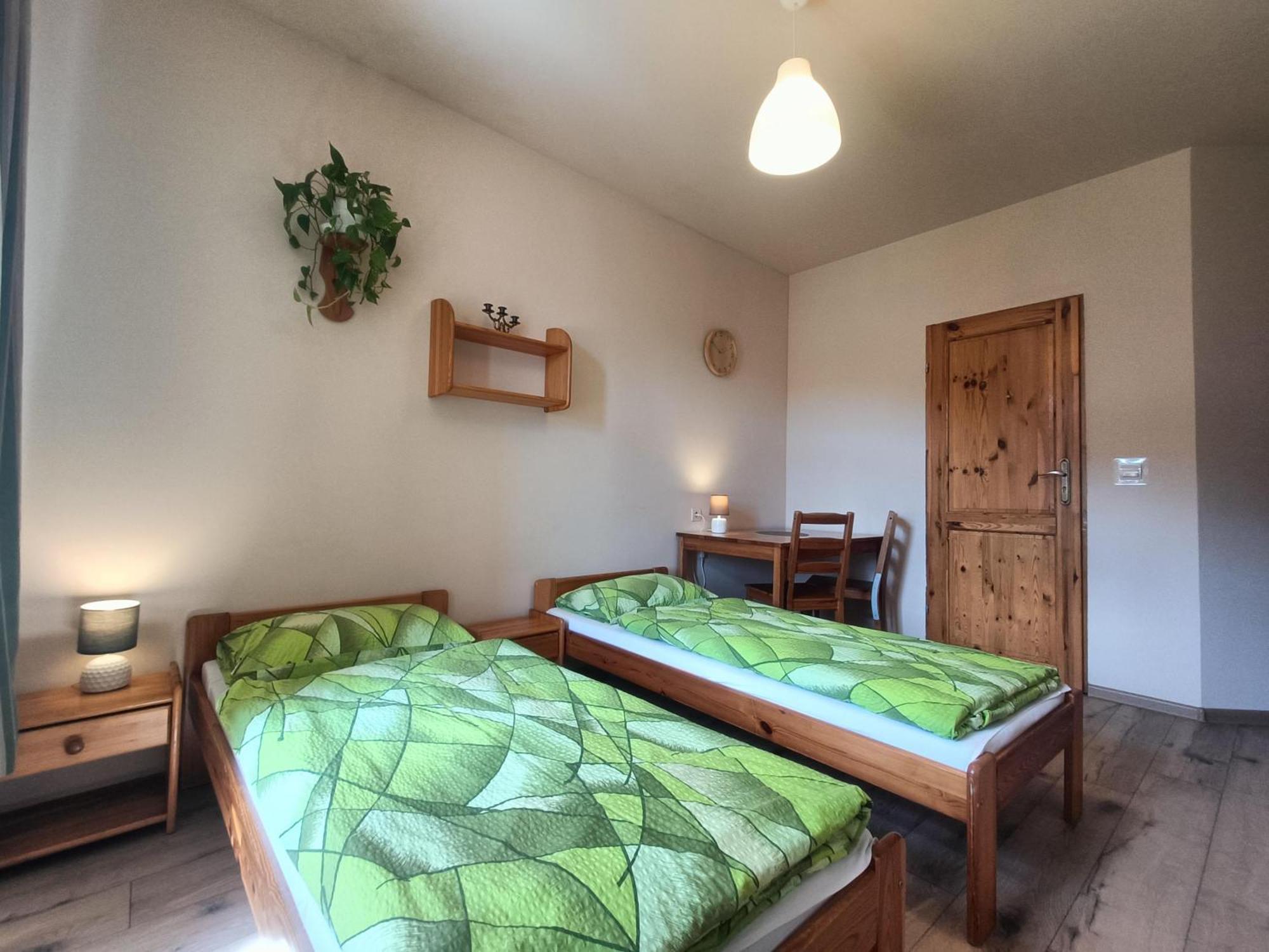 Apartamenty I Pokoje Goscinne "Wacus" Сребрна-Ґура Екстер'єр фото