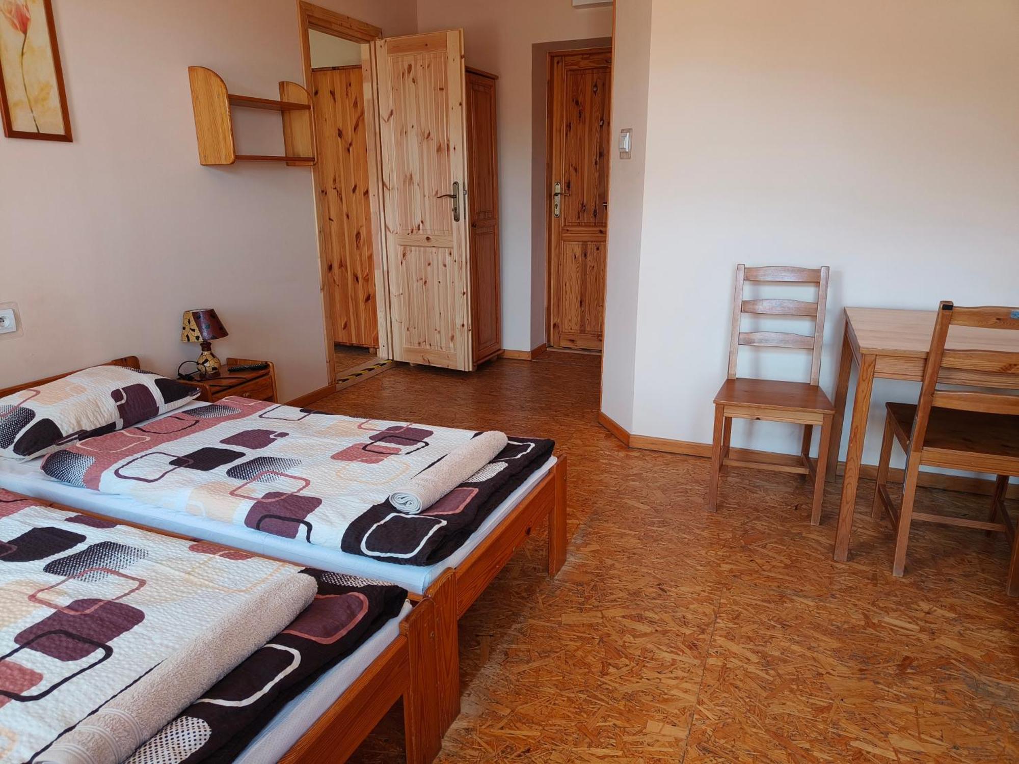 Apartamenty I Pokoje Goscinne "Wacus" Сребрна-Ґура Екстер'єр фото