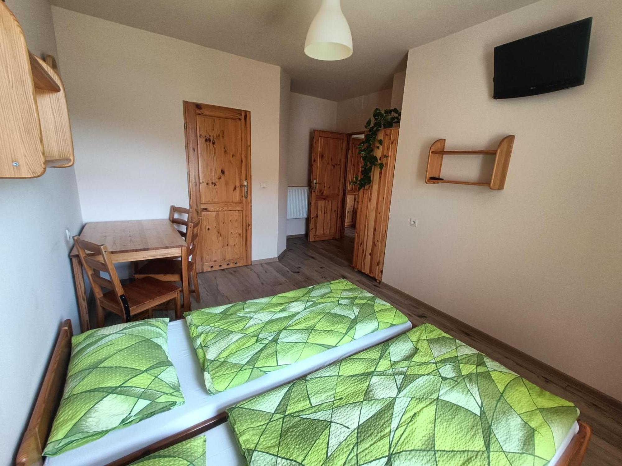 Apartamenty I Pokoje Goscinne "Wacus" Сребрна-Ґура Екстер'єр фото